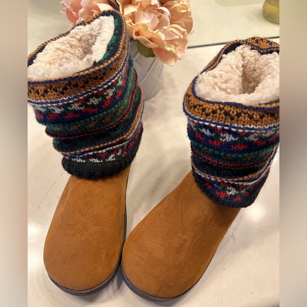 MUK LUK Slipper Size 9-10
